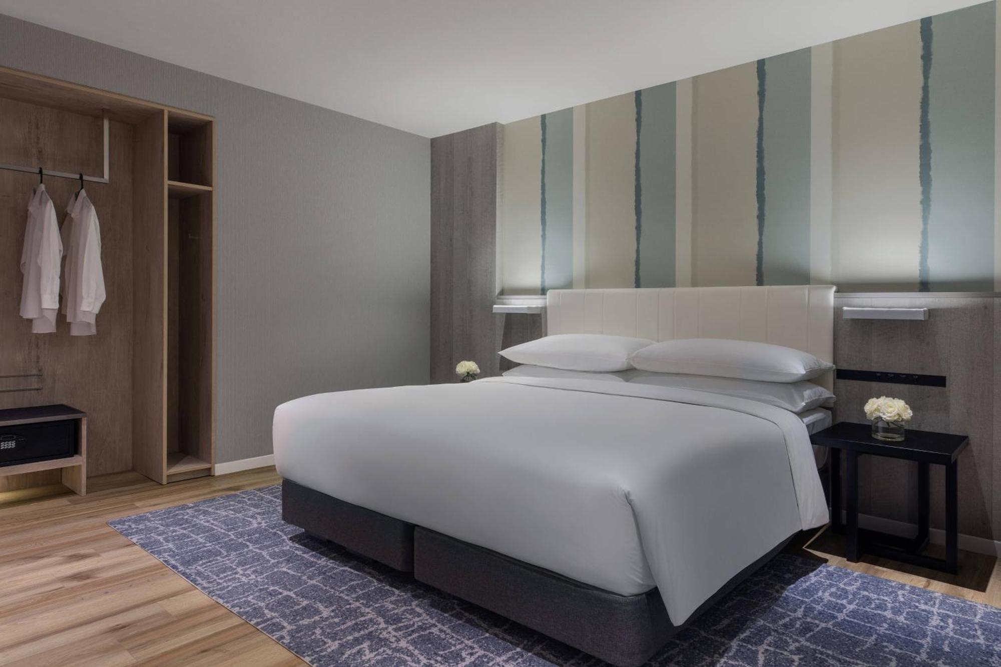 Lake Biwa Marriott Hotel Moriyama Exterior photo